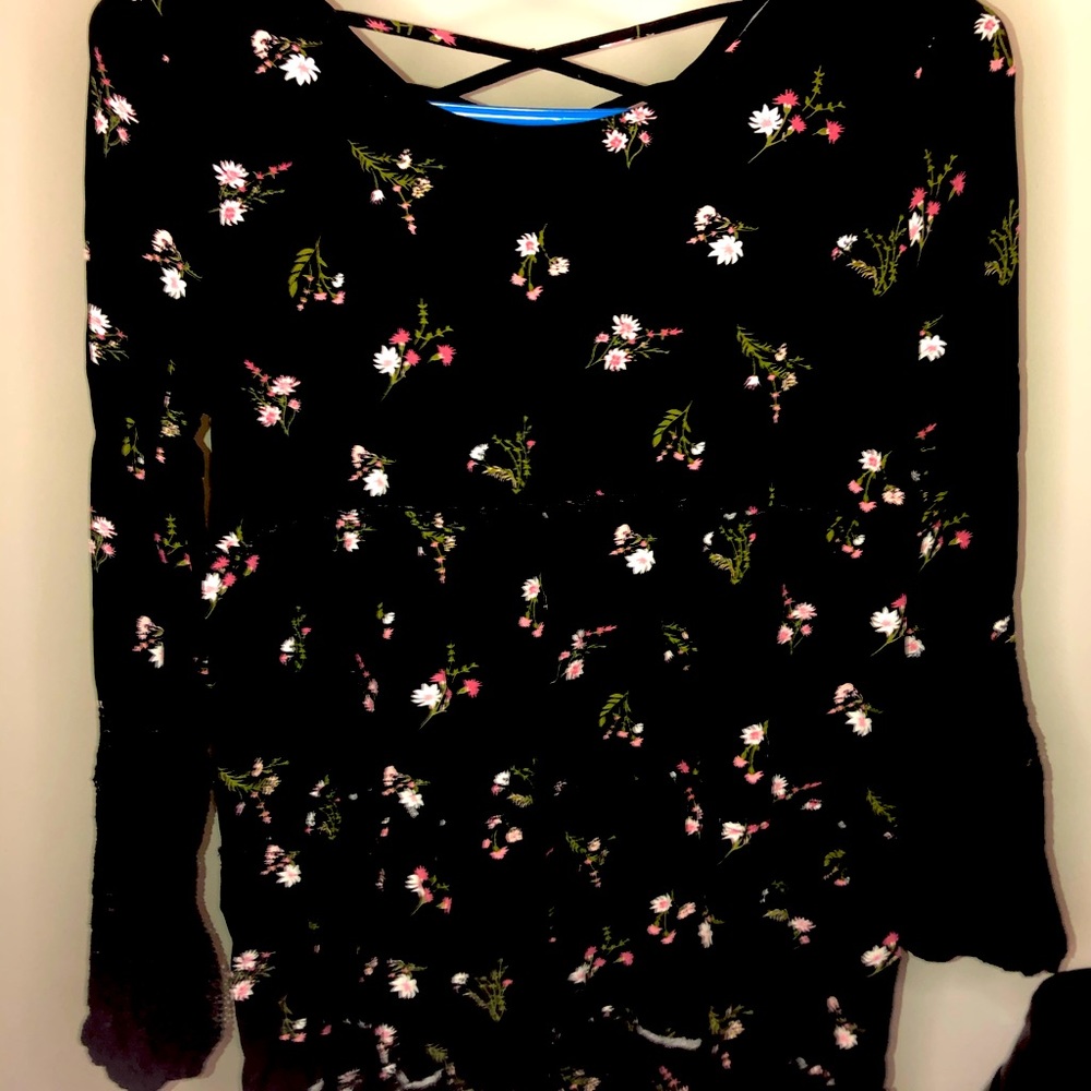A Black Criss Cross Back Puffy Lace Sleeve Dress